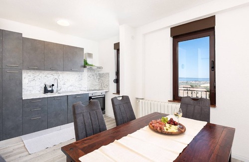Mravince Apartment | Apartment Bella Dalia - Two Bedroom Apartment with Balcony and Sea View