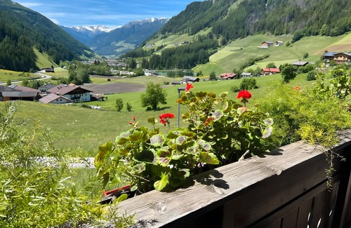 San Giacomo Apartment | Apartment 'Bergkristall 1' with Mountain View, Shared Garden and Wi-Fi