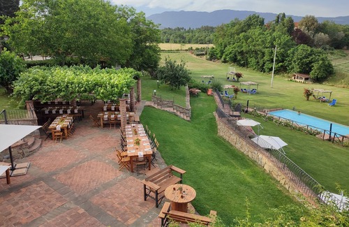 Laterina Apartment | Apartment between Florence Siena and Arezzo, swimming pool, barbecue and large green space