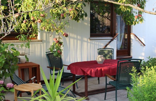 Grunbach Apartment | Apartment 'Bienenherz' with Private Terrace, Shared Garden and Wi-Fi