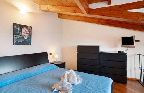 Villa Viani Apartment | Apartment 'Ca' De Maio' with Mountain View and Private Terrace