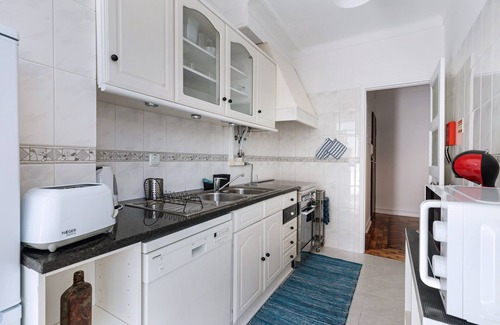 Cacilhas Apartment | Apartment 'Cantinho Do Tejo' with Private Terrace and Wi-Fi