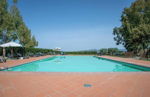 Riotorto Apartment | Apartment Capraia with Sea View, Pool, Wi-Fi, A/C & Garden