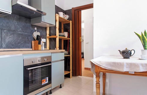 Porto Ceresio Apartment | Apartment 'Casa Maria' with Private Garden and Wi-Fi