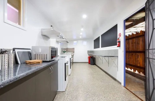Parramatta Park Apartment | Apartment Centrally Located in the CBD. Shopping Centre is right across the road
