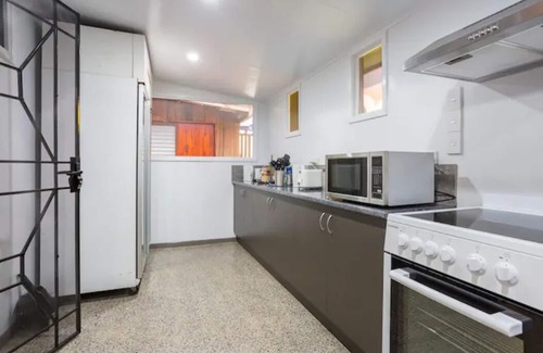 Parramatta Park Apartment | Apartment Centrally Located in the CBD. Shopping Centre is right across the road