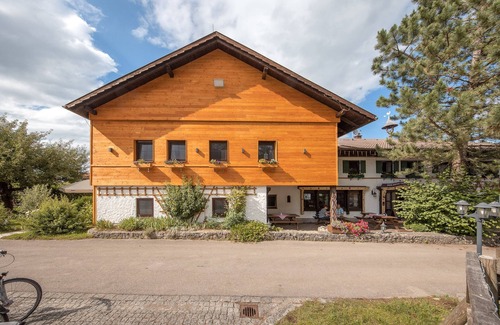 Eisenberg Apartment | Apartment Chalet am Teich - A dream vacation can begin -