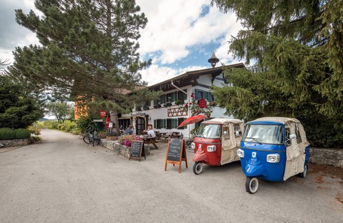 Eisenberg Apartment | Apartment Chalet am Teich - A dream vacation can begin -