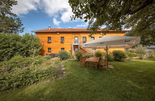Eisenberg Apartment | Apartment Chalet am Teich - A dream vacation can begin -