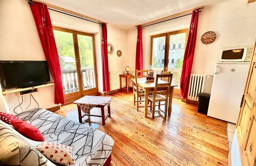 Ristolas Apartment | Apartment 'Chez Izaline Au Chalet De Segure' with Mountain View