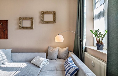 Mühlhausen Apartment | Apartment "City-Apartments Fewo London" with Pool, Terrace & Wi-Fi