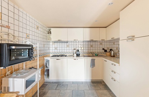 Bosa Historic Centre Apartment | Apartment 'Color Sabbia' with Balcony, Wi-Fi and Air Conditioning