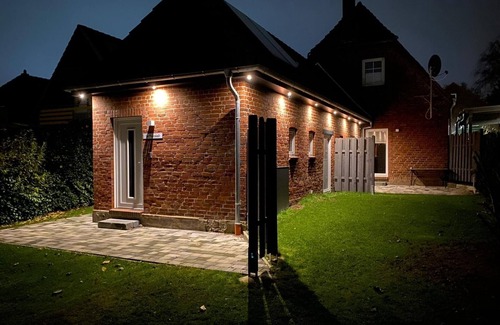 Rodemis House | Apartment "De Peerstall" Husum-Rödemis, with bicycles, close to the train station