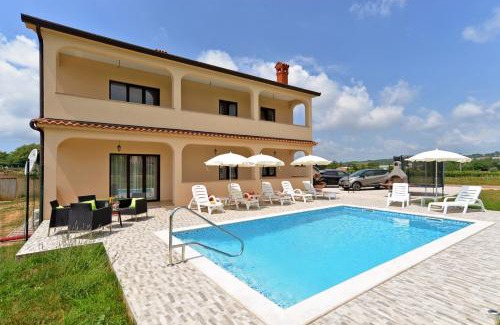 Kastelir-Labinci Apartment | Apartment Dvori with pool