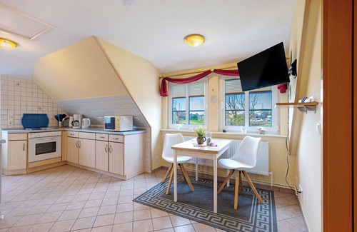 Norderhafen Apartment | Apartment 'Ebbe Und Flut' with Shared Garden and Balcony