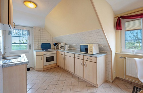 Norderhafen Apartment | Apartment 'Ebbe Und Flut' with Shared Garden and Balcony