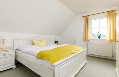 Zinnowitz Apartment | Apartment Eickhus Weisse Wohnung by Interhome