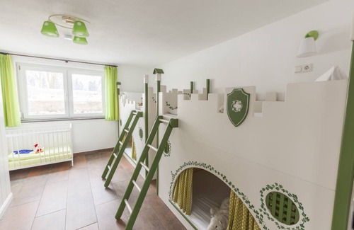 Aulendorf Apartment | Apartment ∙ Ferienwohnung Villa Waldmärchen, 75qm, 2 Schlafzimmer, max. 2 Erwachsene und 4 Kinder