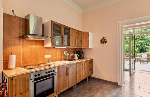 Krakow am See Apartment | Apartment 'Ferienwohnung 10 - Barrierefrei' with Private Terrace and Shared Garden