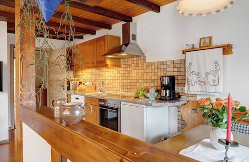 Breitnau Apartment | Apartment 'Ferienwohnung Abendrot' with Mountain View, Shared Garden and Wi-Fi