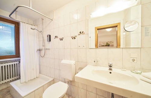 Heiligenberg Apartment | Apartment 'Fewo 2' with Shared Terrace and Wi-Fi