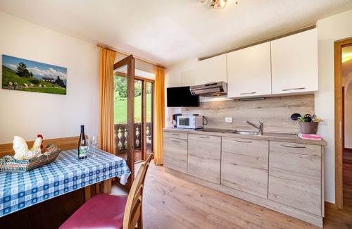 Laudes Apartment | Apartment 'Fichtenhof Enzian' with Mountain View, Shared Garden and Wi-Fi