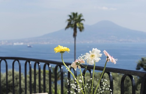 Posillipo House | Apartment for 8: modern, spacious, kids-friendly, stunning view on the bay