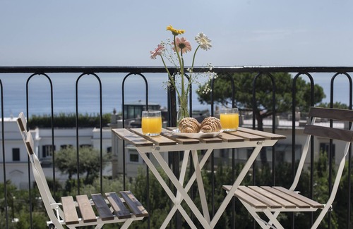 Posillipo House | Apartment for 8: modern, spacious, kids-friendly, stunning view on the bay