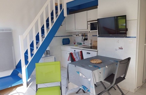 Morbihan Apartment | Apartment in a small residence with direct access to the beach.