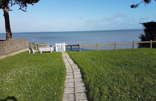 Morbihan Apartment | Apartment in a small residence with direct access to the beach.