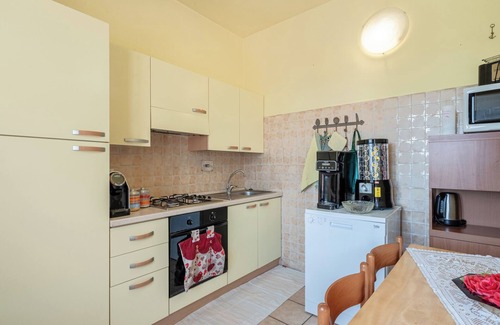 Buggiano Apartment | Apartment 'Fuga In Toscana' with Shared Garden and Wi-Fi