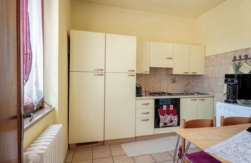 Buggiano Apartment | Apartment 'Fuga In Toscana' with Shared Garden and Wi-Fi