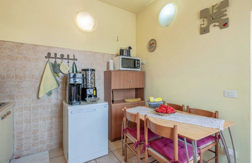 Buggiano Apartment | Apartment 'Fuga In Toscana' with Shared Garden and Wi-Fi