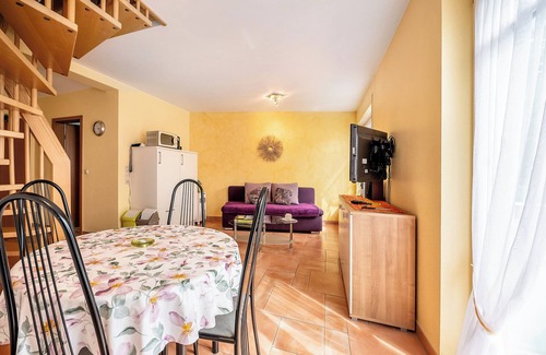Maring-Noviand Apartment | Apartment 'Gästehaus Mühlenhof - Müller-Thurgau' with Private Garden, Balcony and Wi-Fi