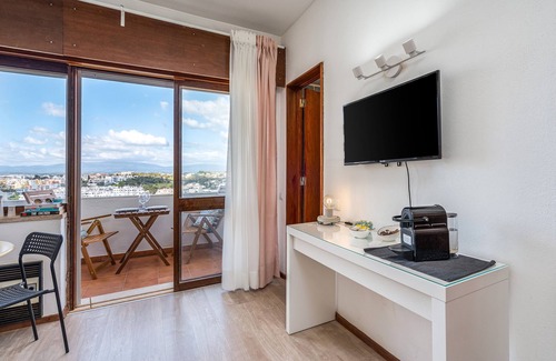 Torralta Apartment | Apartment 'Gaivotas House' with Balcony and Wi-Fi