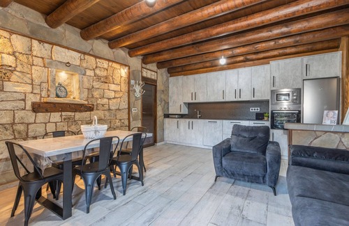 Borrastre Apartment | Apartment 'Galamín' with Mountain View, Private Terrace and Wi-Fi