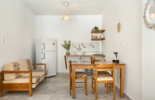 Kalymnos Town Apartment | Apartment 'Garden View No 5' with Mountain View, Wi-Fi and Air Conditioning