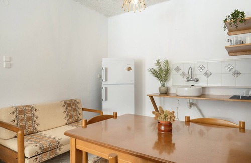 Kalymnos Town Apartment | Apartment 'Garden View No 5' with Mountain View, Wi-Fi and Air Conditioning