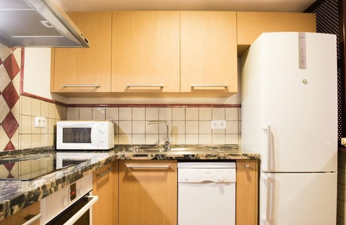 La Malagueta Apartment | Apartment Gran Confort Muelle Uno with Wi-Fi, A/C & Balcony