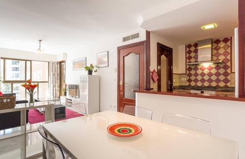 La Malagueta Apartment | Apartment Gran Confort Muelle Uno with Wi-Fi, A/C & Balcony