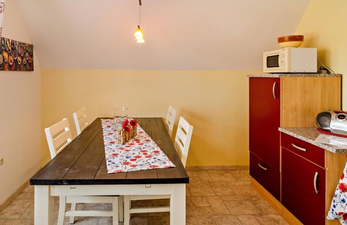 Hage Apartment | Apartment Hausrosengarten with Balcony and Wi-Fi