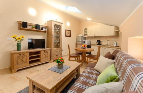Pican House | Apartment House Panorama