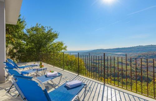 Pican House | Apartment House Panorama