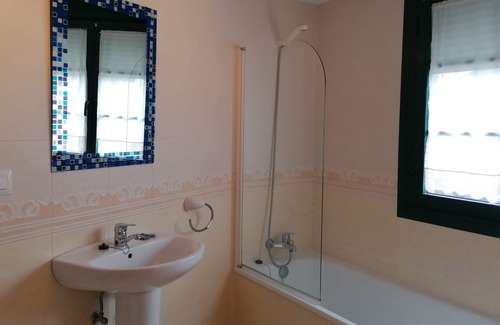 Serantes Apartment | Apartment in Tapia de Casariego with direct access to the beach from the garden