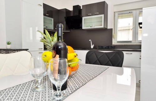 Maslenica Apartment | Apartment Ika by Interhome