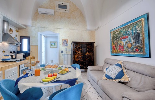 Salice Salentino House | Apartment 'Il Geco - Green' with Shared Terrace, Wi-Fi and Air Conditioning