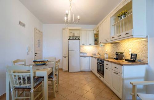 Kastraki Apartment | Apartment In A Hotel '9 Muses - Erato, Euterpe -' with Sea View, Wi-Fi and Air Conditioning