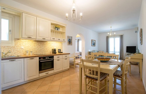 Kastraki Apartment | Apartment In A Hotel '9 Muses - Erato, Euterpe -' with Sea View, Wi-Fi and Air Conditioning