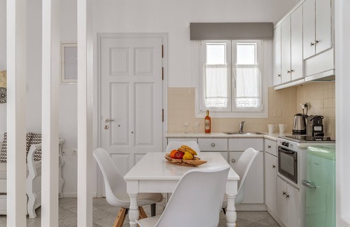 Agkidia Apartment | Apartment In A Hotel 'Aeolos Thalia Suite' with Sea View, Wi-Fi and Air Conditioning