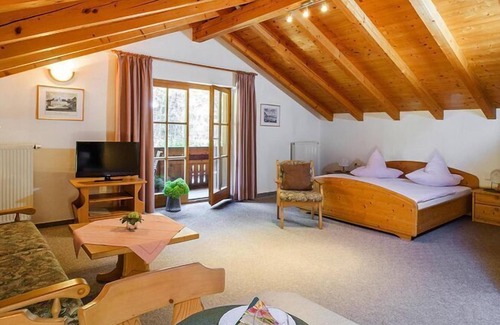 Weissbach Apartment | Apartment in Bayerisch Gmain with balcony or terrace